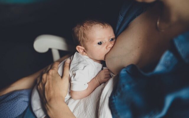 Baby aan de borst - Silke Desaever - diëtiste & lactatiekundige - Kortrijk en online